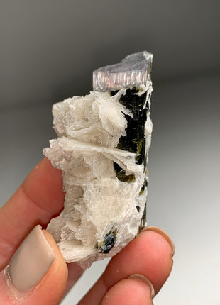 Rare ! White Cap Green Tourmaline with Clevelandite - 180 Carats