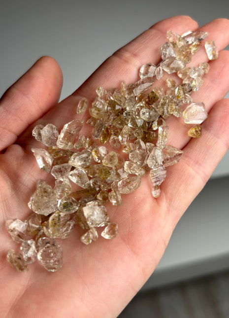 High Grade Petroleum Diamond Quartz Lot - 121 Carats !