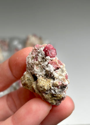 18 Pieces ! Raspberry Grossular Garnet Specimens Lot !