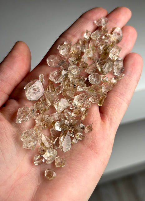 High Grade Petroleum Diamond Quartz Lot - 70 Carats !