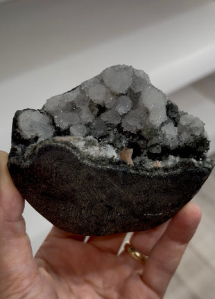 Wow ! Druzy Chalcedony Geode PM0790