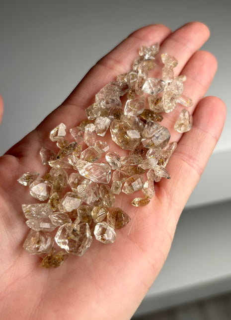 High Grade Petroleum Diamond Quartz Lot - 123 Carats !