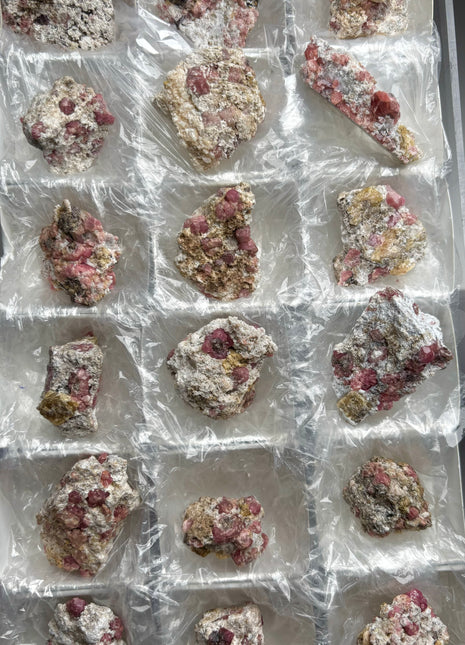18 Pieces ! Raspberry Grossular Garnet Specimens Lot !