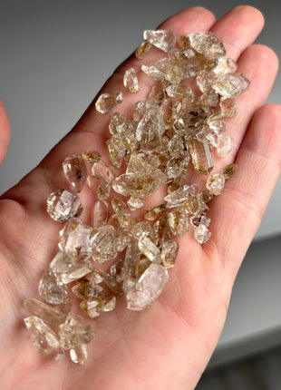High Grade Petroleum Diamond Quartz Lot - 125 Carats !