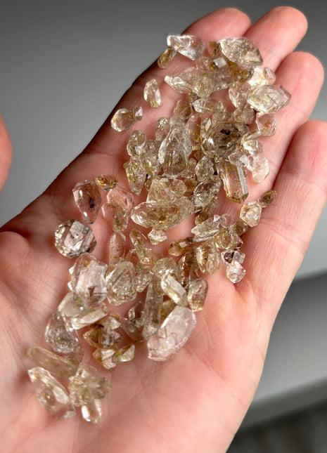 High Grade Petroleum Diamond Quartz Lot - 125 Carats !