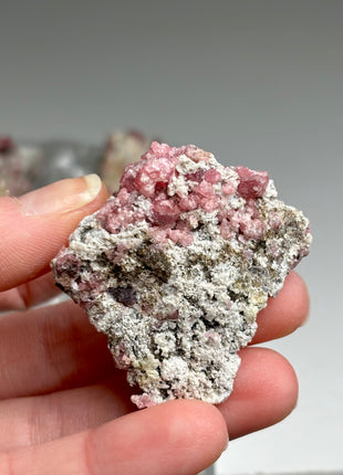 18 Pieces ! Raspberry Grossular Garnet Specimens Lot !