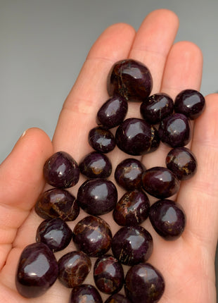 Star Garnet Lot - 25 Pieces