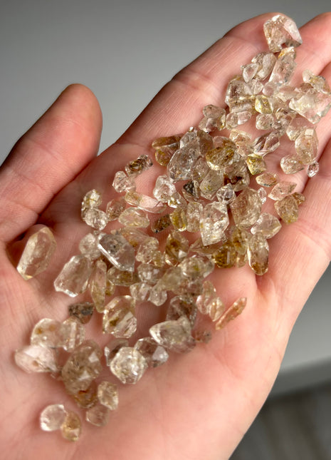 High Grade Petroleum Diamond Quartz Lot - 123 Carats !