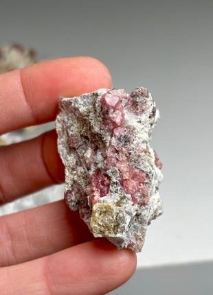 18 Pieces ! Raspberry Grossular Garnet Specimens Lot !