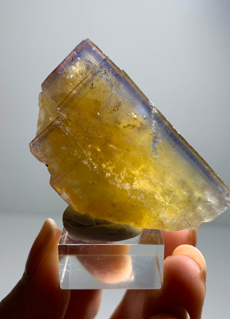 Zoning Fluorite from Valzergues, France