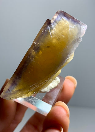 Zoning Fluorite from Valzergues, France