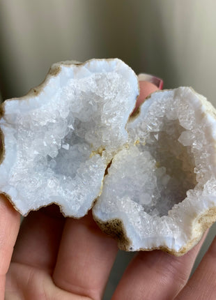 6 Pieces ! Blue Chalcedony and Quartz Geode Lot - Both Halves