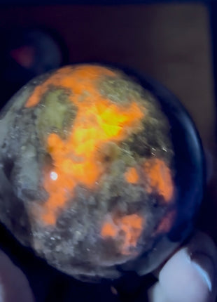 Glowing Yooperlite Sphere from Russia PM0798