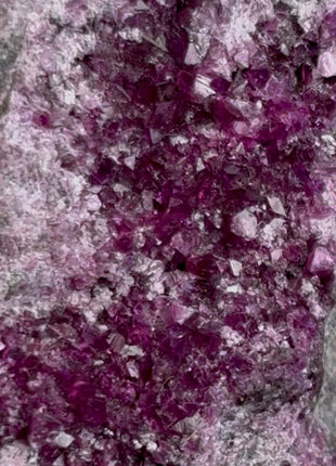 Rare ! Purple Red Kammererite Specimen