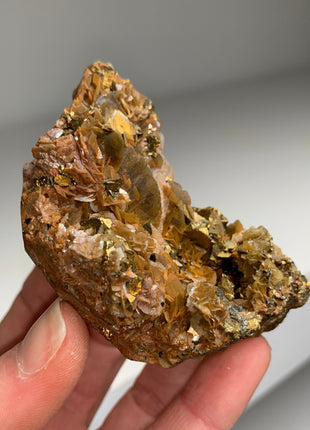 Chalcopyrite with Siderite 🌈 - Kaiwu mine