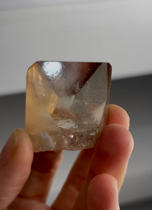 Well-terminated Sherry Topaz PM1472