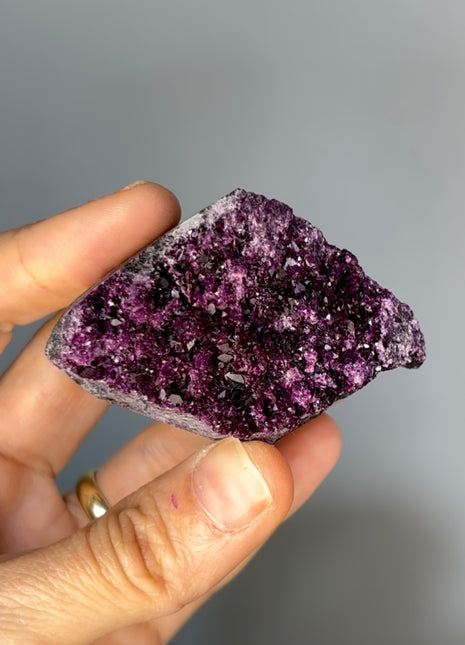 Rare ! Purple Red Kammererite Specimen
