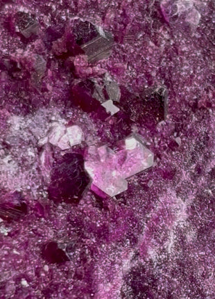 Rare ! Purple Red Kammererite Specimen