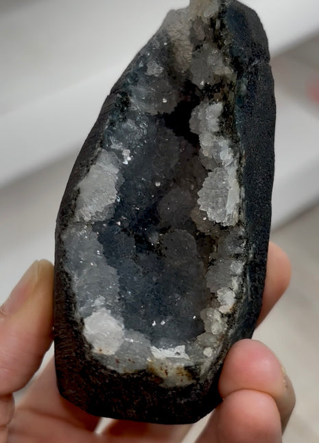 Wow ! Druzy Blue Chalcedony Geode PM0792