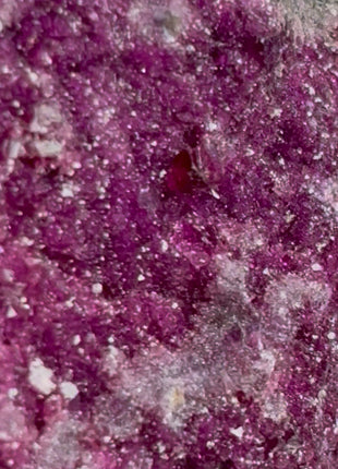 Rare ! Purple Red Kammererite Specimen