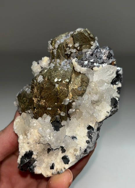 Great Combo ! Chalcopyrite, Tetrahedrite, Galena, Calcite and Quartz