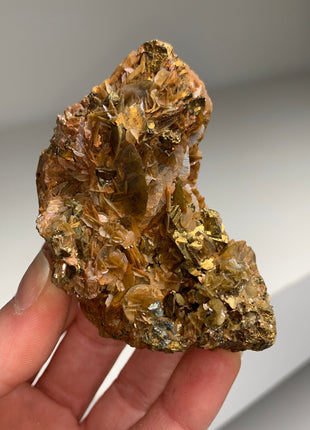 Chalcopyrite with Siderite 🌈 - Kaiwu mine