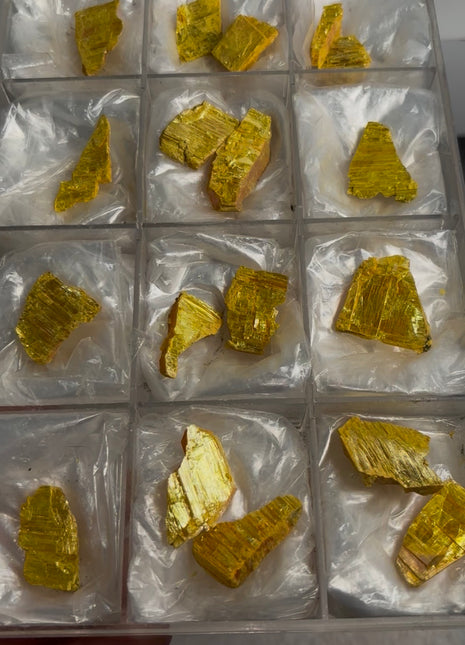 17 Pieces ! Vibrant Yellow Orpiment Lot