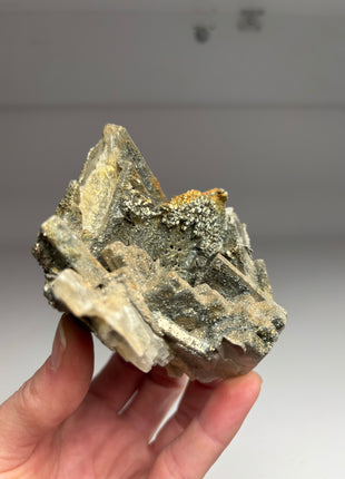 Wow ! Pyrite after Barite DW028