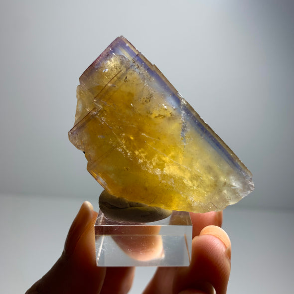 Zoning Fluorite from Valzergues, France